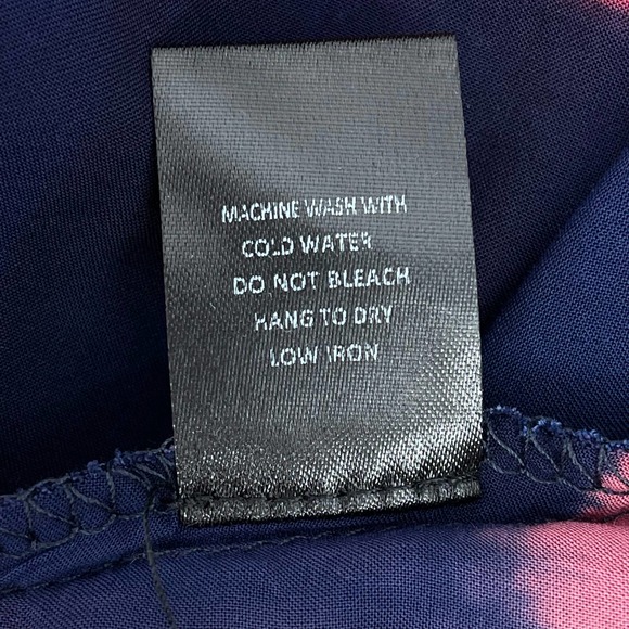 NWT - OLIVACEOUS Tie Dye Keyhole Halter Top - Size Small - Picture 9 of 9